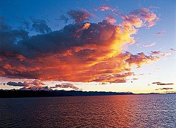 《赛博朋克2077》1.5版和原版对比视频 物理细节更佳